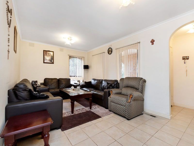 22 Coolavin Rd, Noble Park North VIC 3174