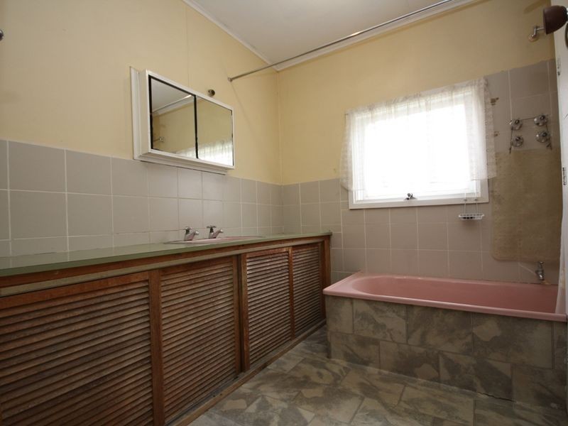 2 Webb Ave, Springvale VIC 3171