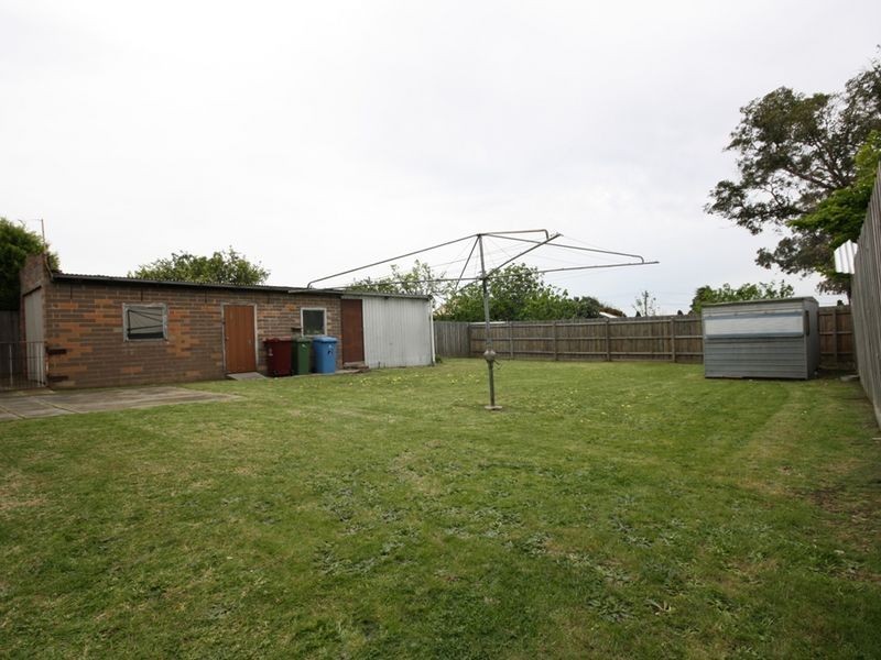 2 Webb Ave, Springvale VIC 3171