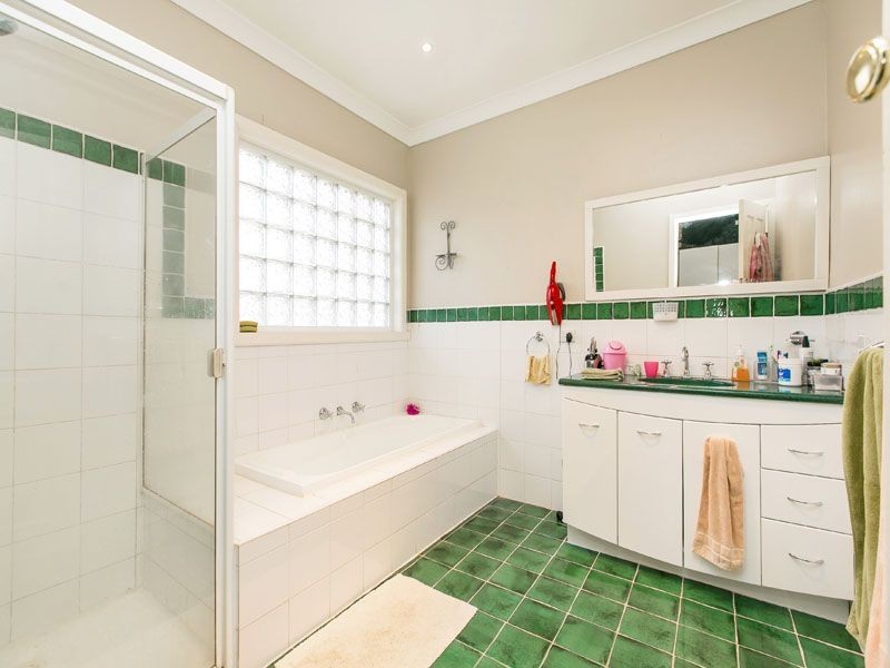 4 Wareham St, Springvale VIC 3171