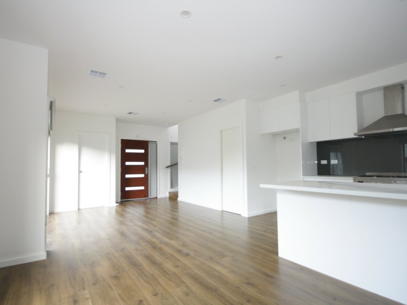 2/11 Oakes Avenue, Clayton South VIC 3169