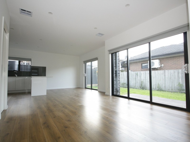 2/11 Oakes Avenue, Clayton South VIC 3169