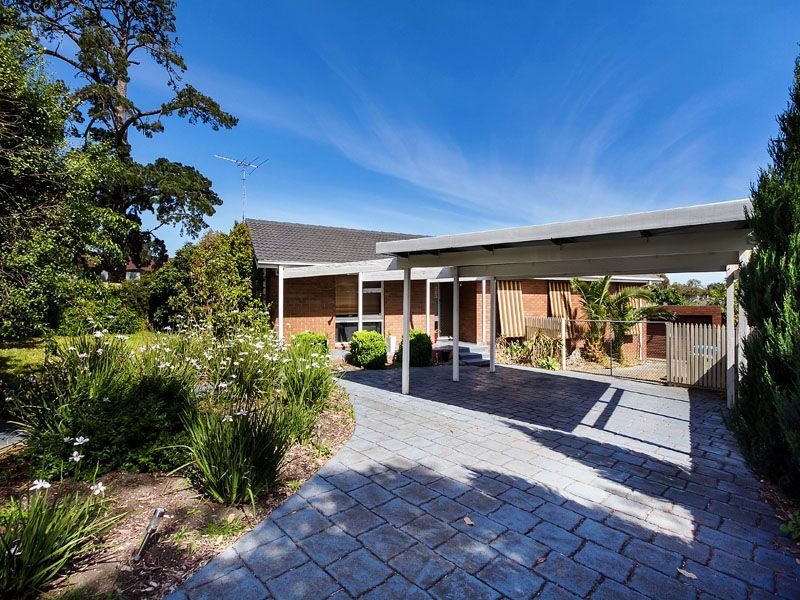 30 CHARLES GREEN AVENUE, Endeavour Hills VIC 3802