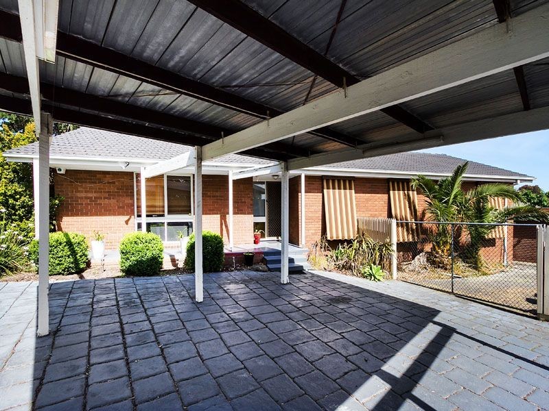 30 CHARLES GREEN AVENUE, Endeavour Hills VIC 3802