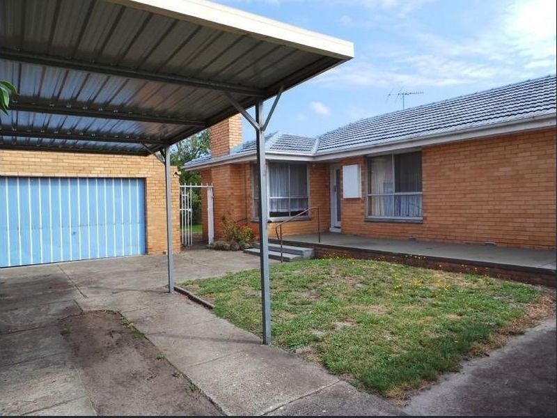 8 BERTHA STREET, Springvale VIC 3171
