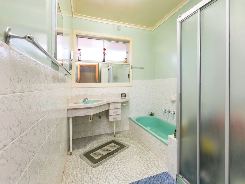 32 HEATHER GROVE, Springvale VIC 3171