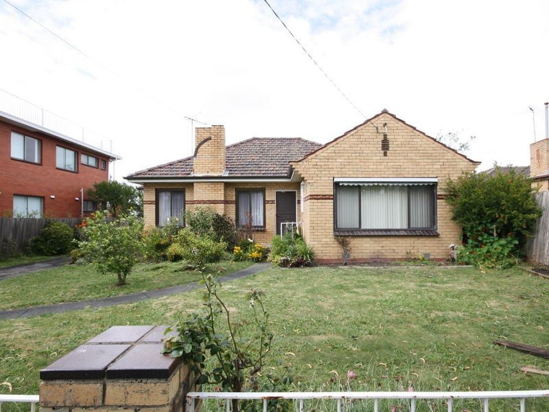 10 LOCKINGTON CRESCENT, Dandenong North VIC 3175
