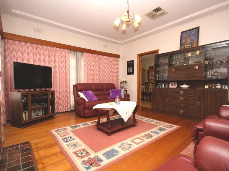 10 LOCKINGTON CRESCENT, Dandenong North VIC 3175