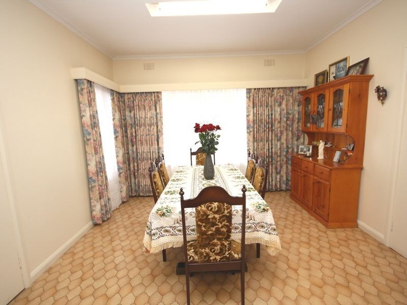 10 LOCKINGTON CRESCENT, Dandenong North VIC 3175