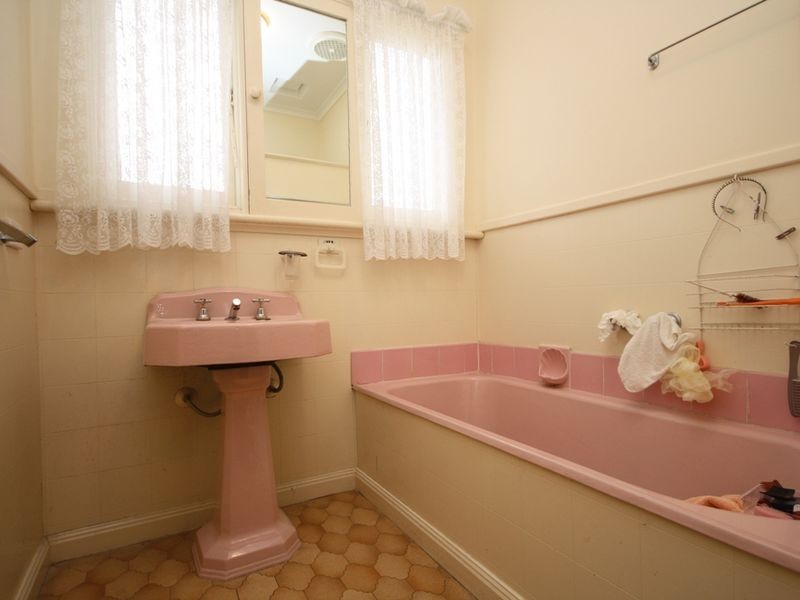 10 LOCKINGTON CRESCENT, Dandenong North VIC 3175