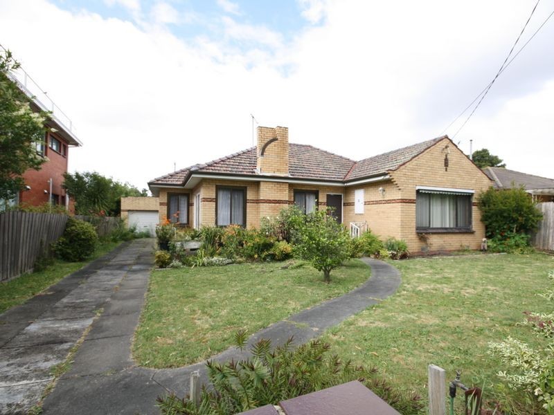10 LOCKINGTON CRESCENT, Dandenong North VIC 3175