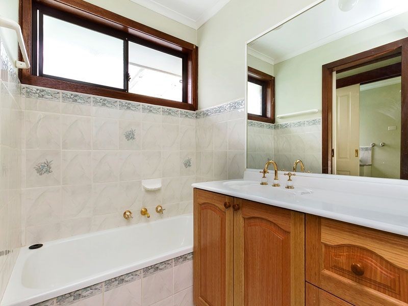 2/11 Nicole avenue, Springvale South VIC 3172