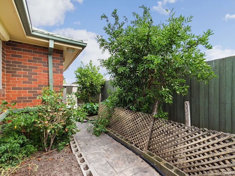 2/11 Nicole avenue, Springvale South VIC 3172