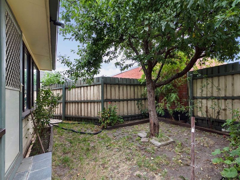 2/11 Nicole avenue, Springvale South VIC 3172