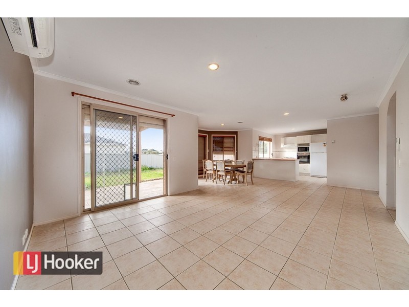 2 ASHBROOK WAY, Cranbourne West VIC 3977