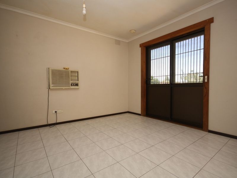 28 Broadoak street, Springvale South VIC 3172