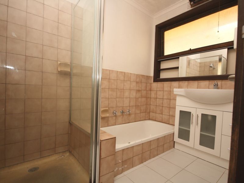 28 Broadoak street, Springvale South VIC 3172