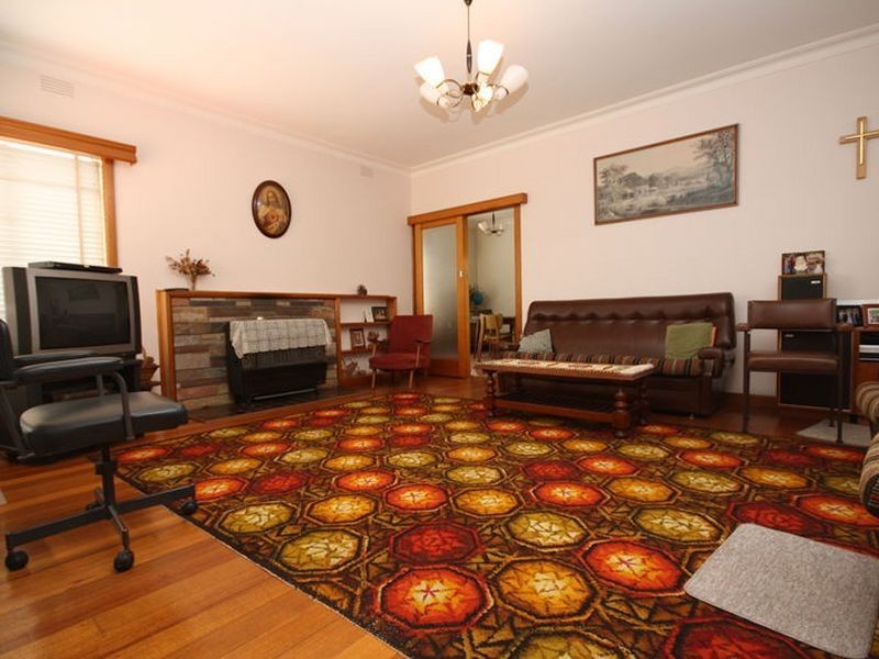 8 Athol Rd, Noble Park VIC 3174