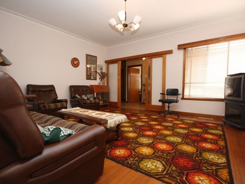 8 Athol Rd, Noble Park VIC 3174