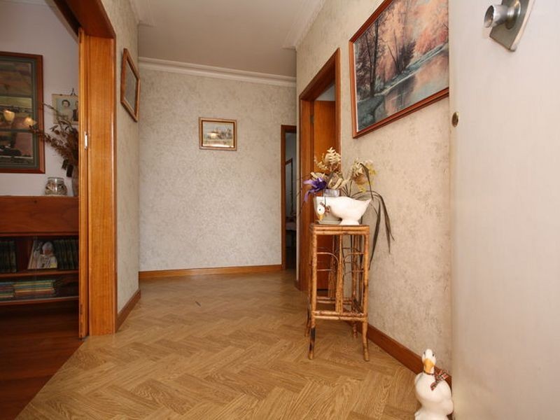 8 Athol Rd, Noble Park VIC 3174