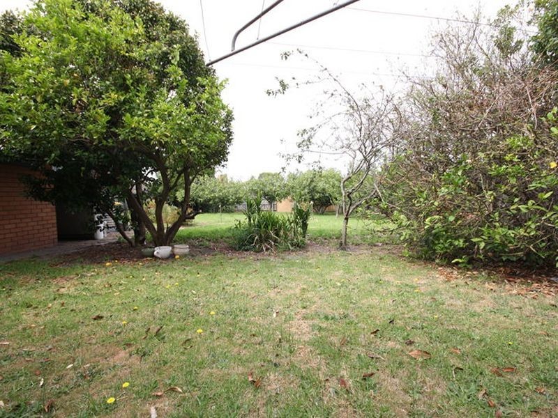 8 Athol Rd, Noble Park VIC 3174