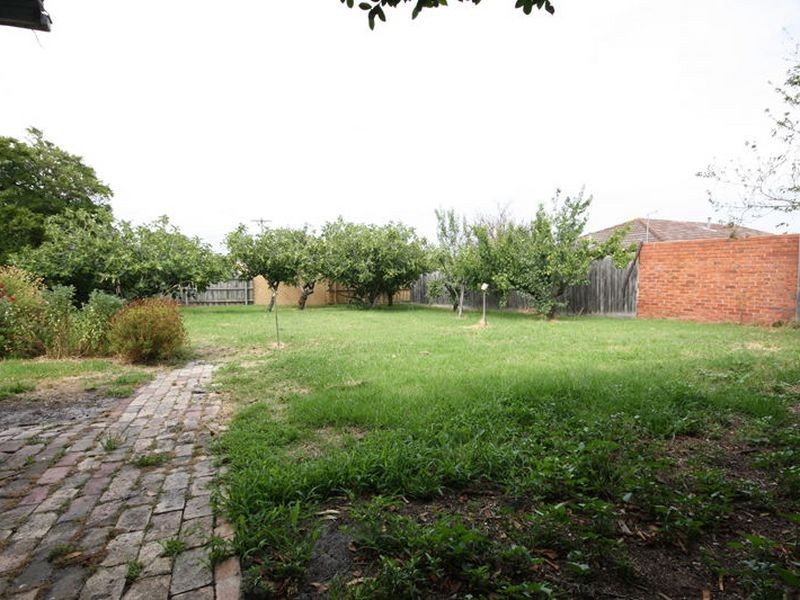 8 Athol Rd, Noble Park VIC 3174