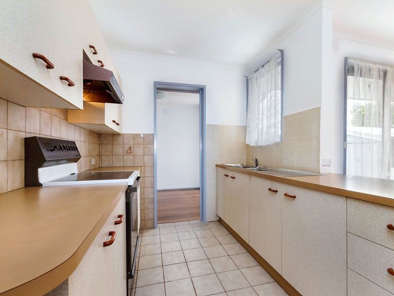 17 Silverdale Court, Springvale South VIC 3172