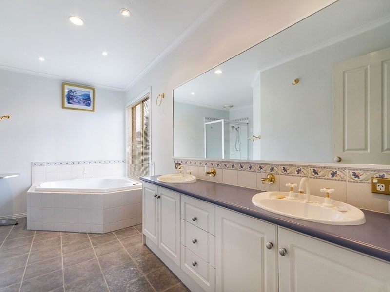 9 Homewood Boulevard, Hallam VIC 3803