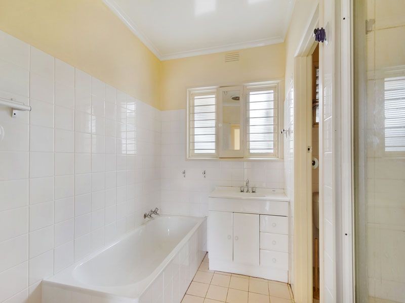 6 NEALE STREET, Springvale VIC 3171