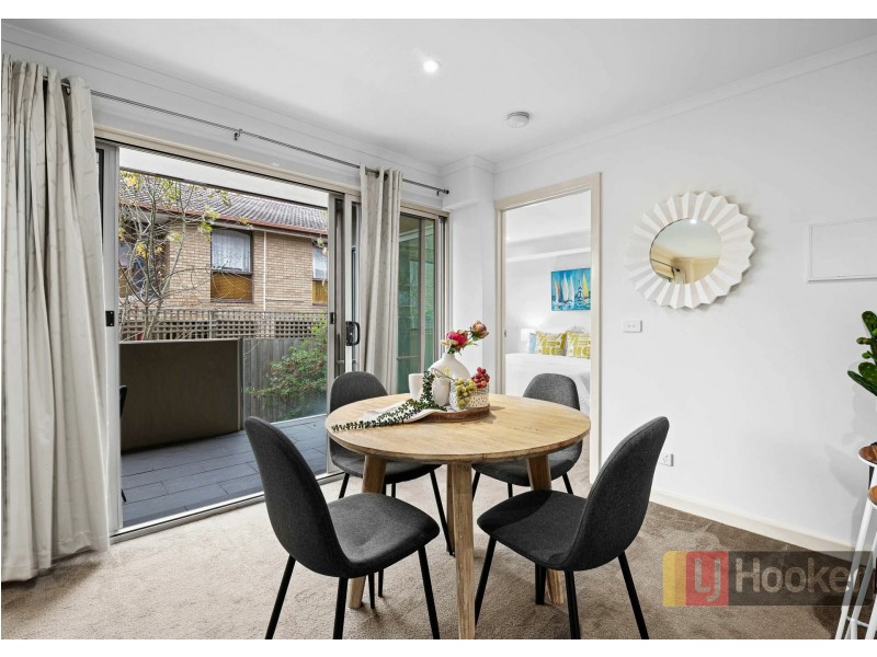 6/8 St James Avenue, Springvale VIC 3171