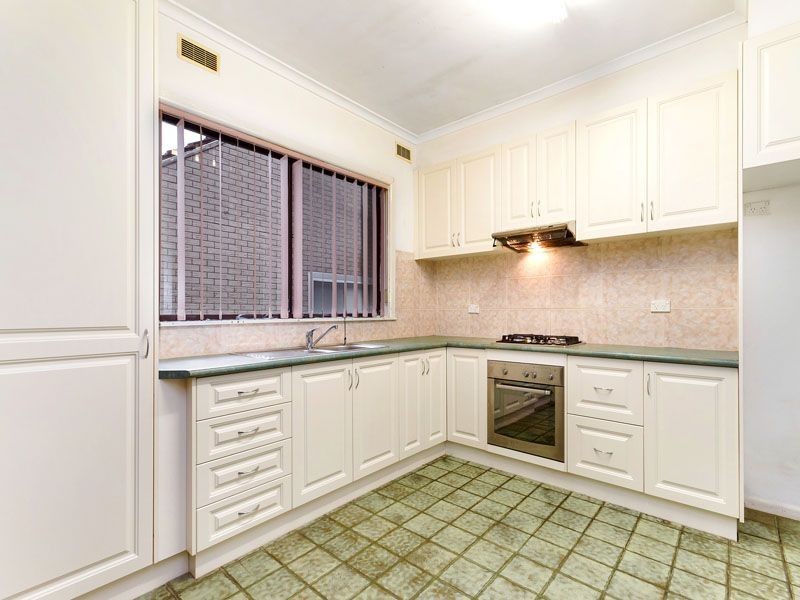 2 LOLLER ST, Springvale VIC 3171