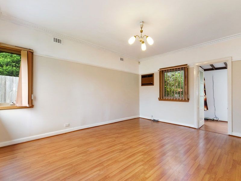 2 LOLLER ST, Springvale VIC 3171