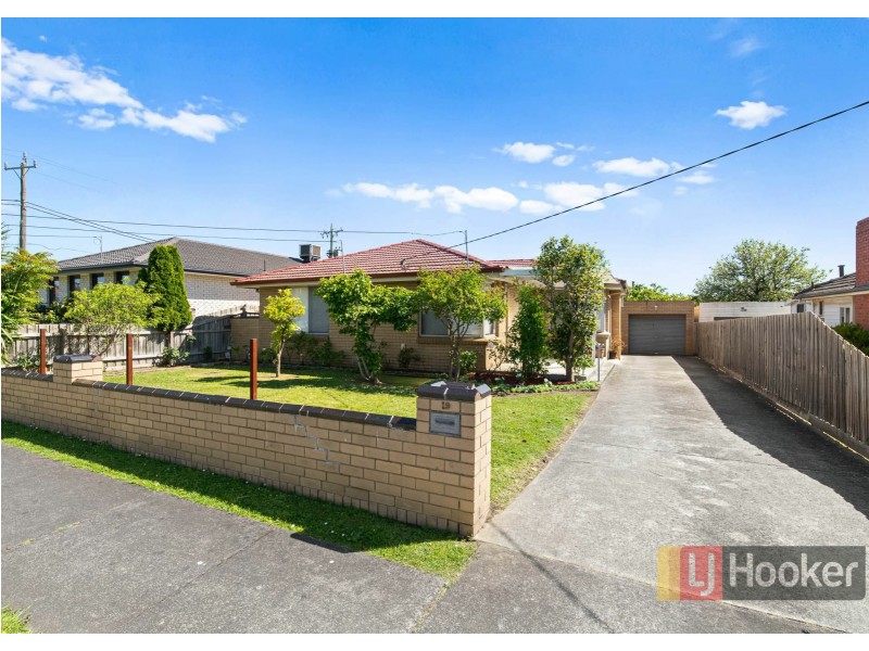 19 Avondale rd, Springvale VIC 3171