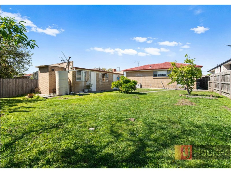 19 Avondale rd, Springvale VIC 3171