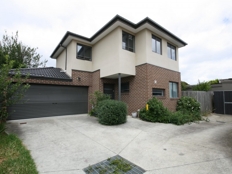 2/22 Dearing Ave, Cranbourne VIC 3977