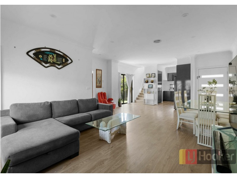 2/22 Dearing Ave, Cranbourne VIC 3977