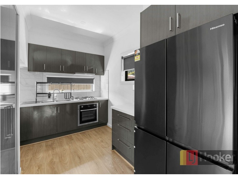 2/22 Dearing Ave, Cranbourne VIC 3977