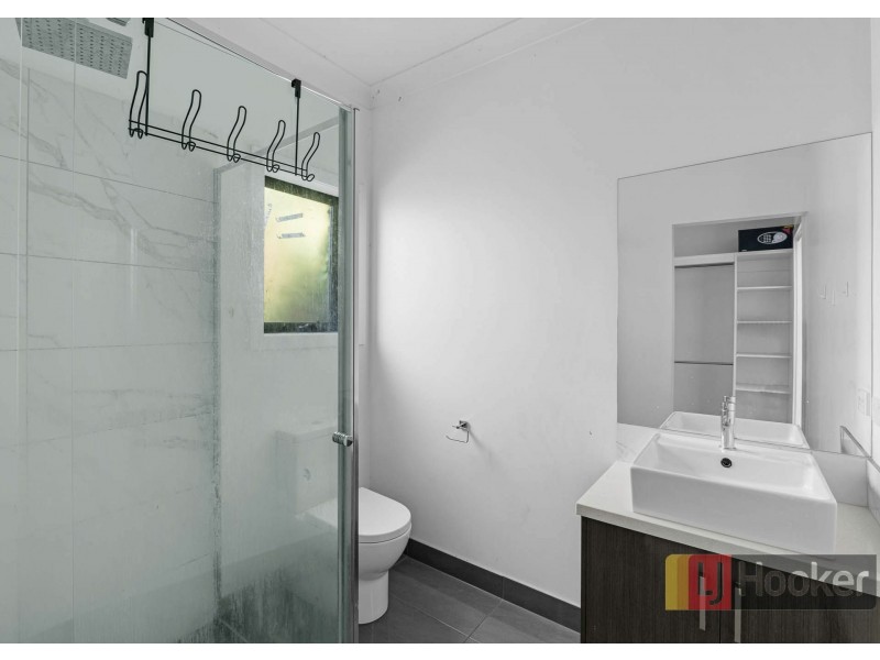 2/22 Dearing Ave, Cranbourne VIC 3977