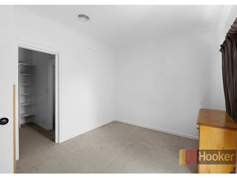 2/22 Dearing Ave, Cranbourne VIC 3977