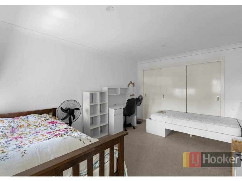 2/22 Dearing Ave, Cranbourne VIC 3977