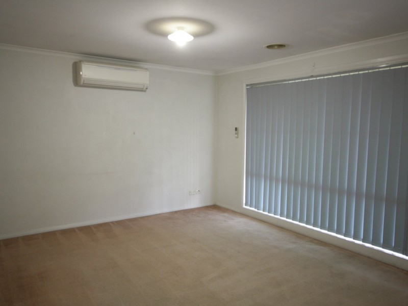 39 Hutchinson Dr, Lynbrook VIC 3975