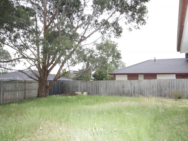 39 Hutchinson Dr, Lynbrook VIC 3975