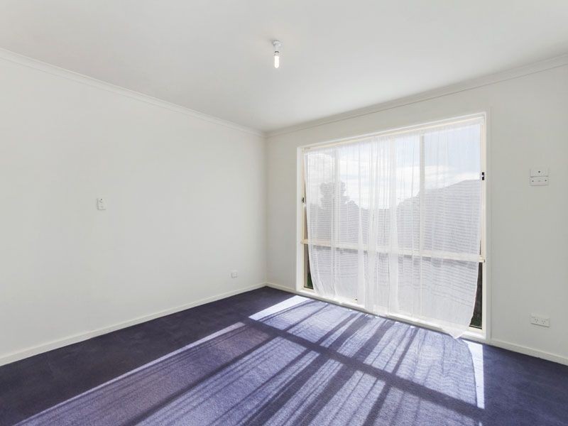 1 Emoh Close, Cranbourne VIC 3977