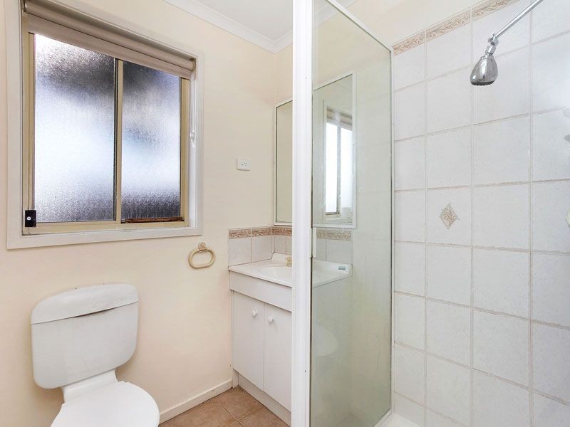 1 Emoh Close, Cranbourne VIC 3977