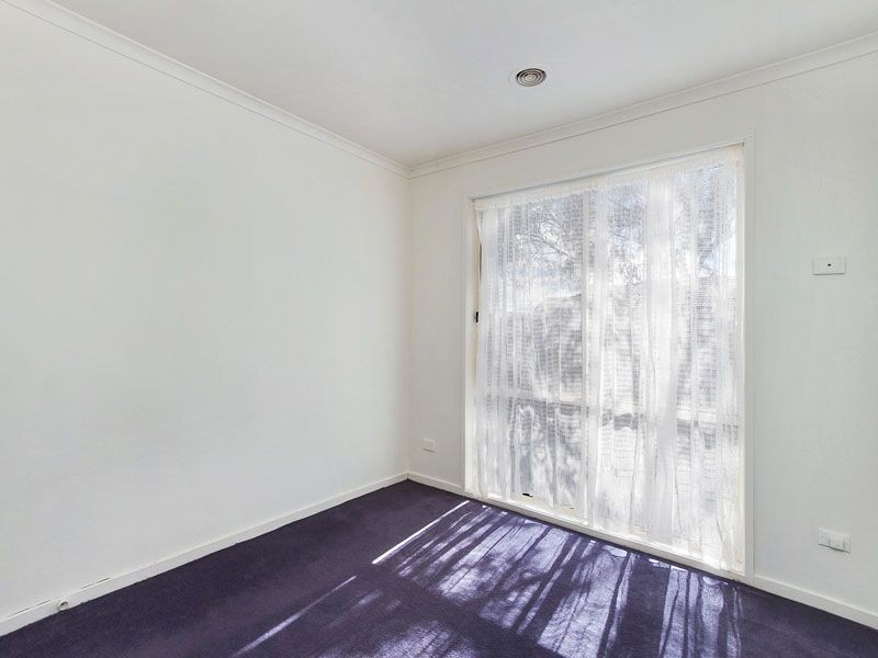 1 Emoh Close, Cranbourne VIC 3977