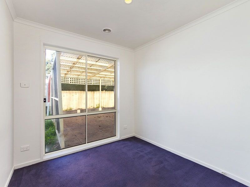 1 Emoh Close, Cranbourne VIC 3977