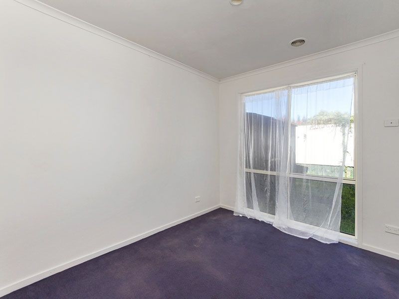 1 Emoh Close, Cranbourne VIC 3977