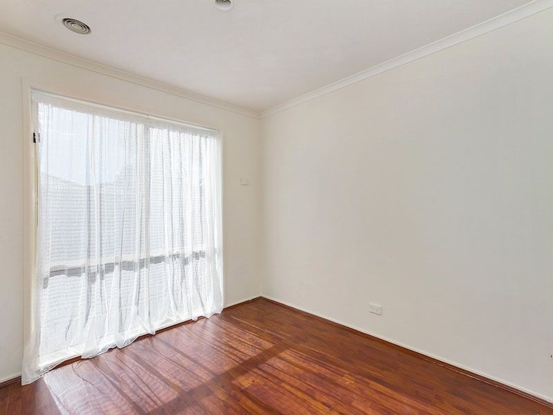 1 Emoh Close, Cranbourne VIC 3977