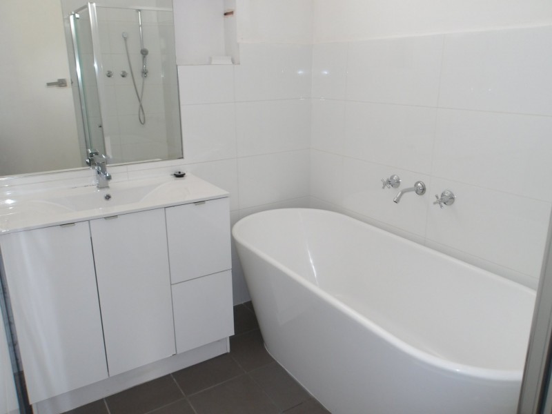 2/ 14 Sabine Ave, Dandenong VIC 3175