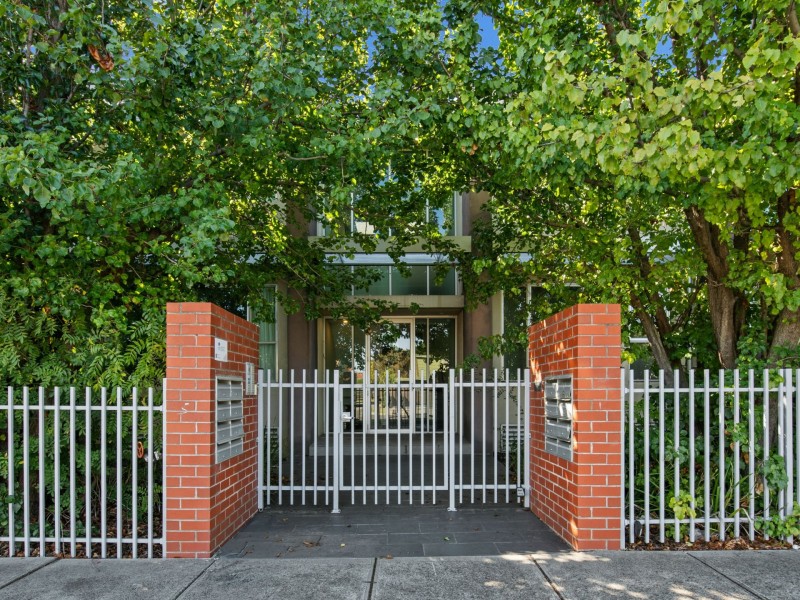 9/8 St James Ave, Springvale VIC 3171